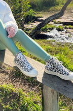 Load image into Gallery viewer, Treetop Leggings